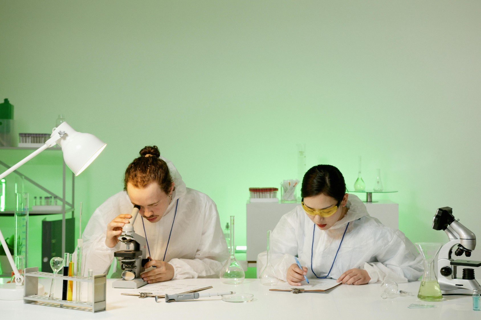 国家药监局严审：118个品种上市申请被否，13款首仿折戟！九典、东阳光药布局受挫引深思