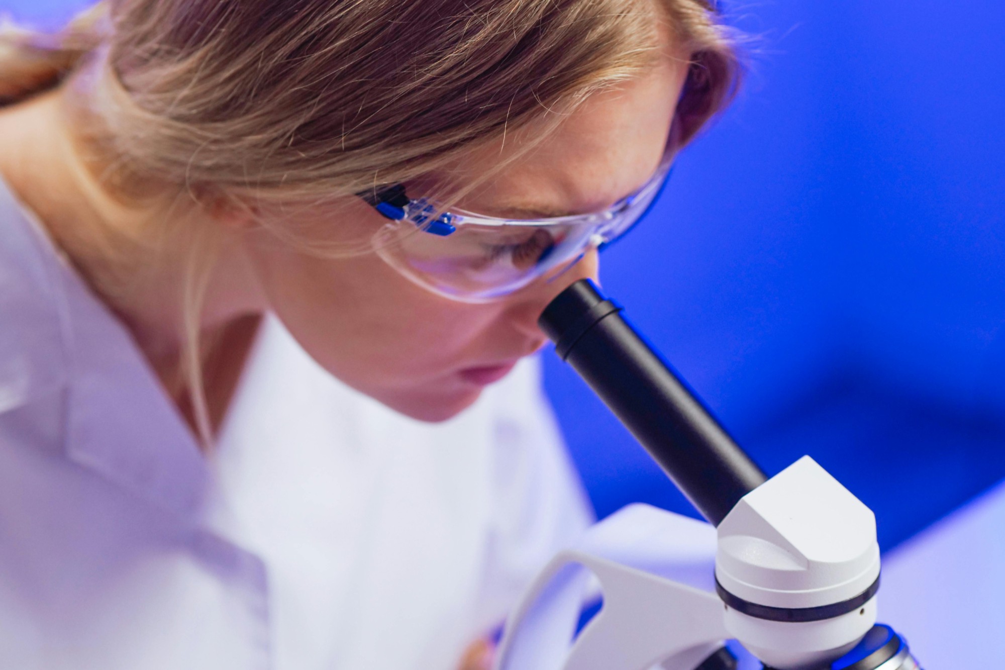 FGF21靶点引药企竞逐：MNC豪掷百亿，国内双靶三靶激动剂加速崛起