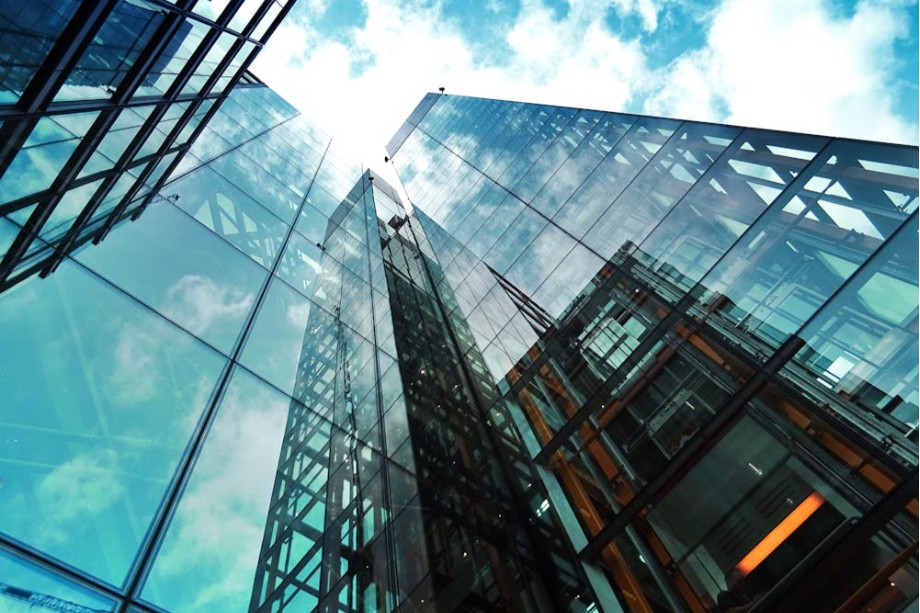 A股药企2025前三季财报揭秘：TOP10格局、化药中药领跑与高增长黑马