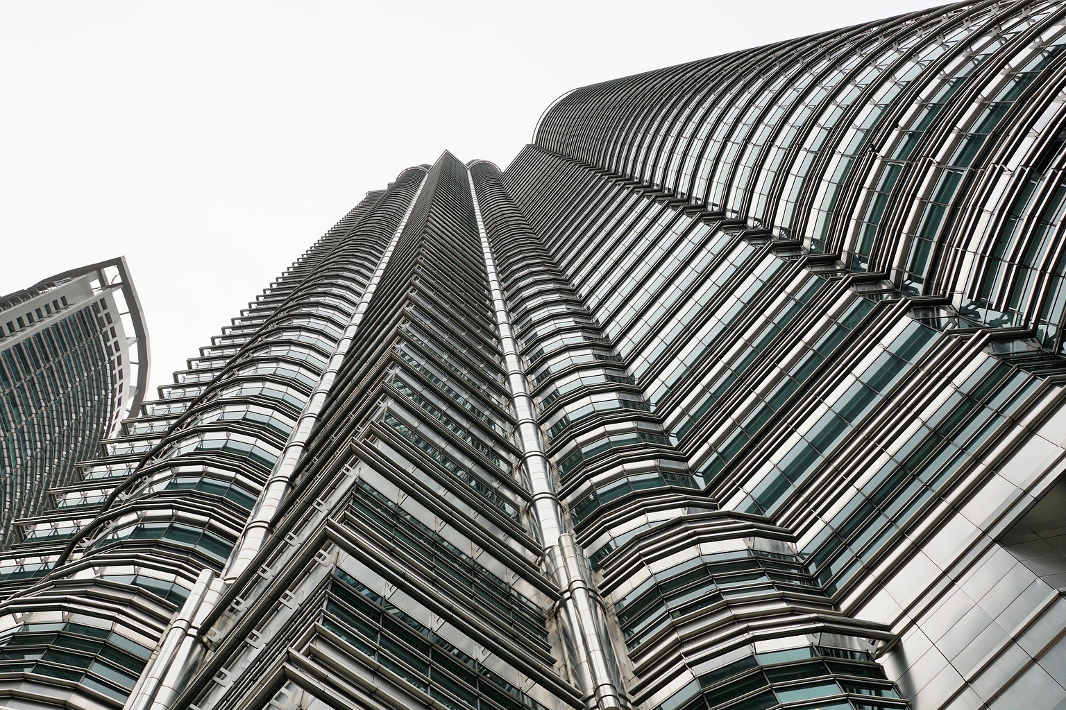 布局医美，加码生物药，华东医药大力升级转型，值得传统药企学习！