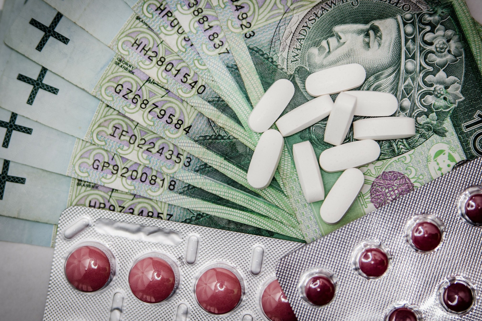 抗肿瘤药物市场年售超千亿！罗氏、阿斯利康、齐鲁制药手握多款！