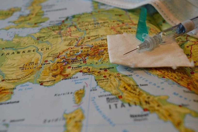 2022年我国原料药进出口情况分析及全球营收份额调研