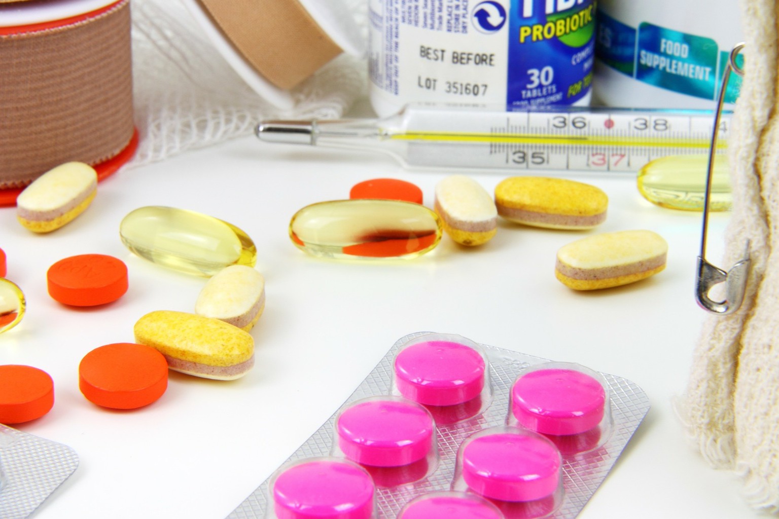 新冠变异毒株xbb1.5国外登顶，蒙脱石散冲上热搜，又遭一波疯抢！