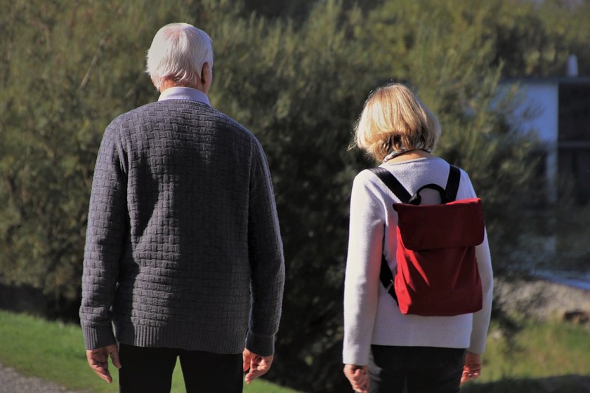 国产首款BCMA靶向CAR-T疗法，上市在即！信达、科济、传奇...花落谁家？