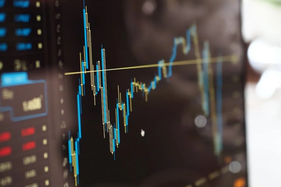 股价下跌近50%！这家细胞疗法公司财报公布，砍管线、裁员