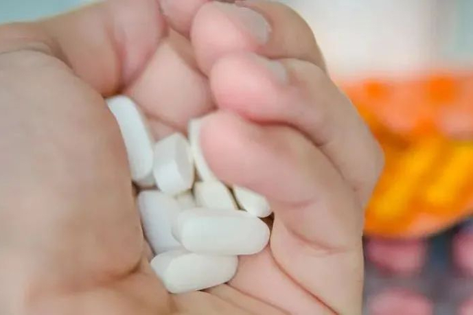 第九批集采平均降价58%！仿制药内卷，原研药基本躺平，百亿市场即将迎来巨变！