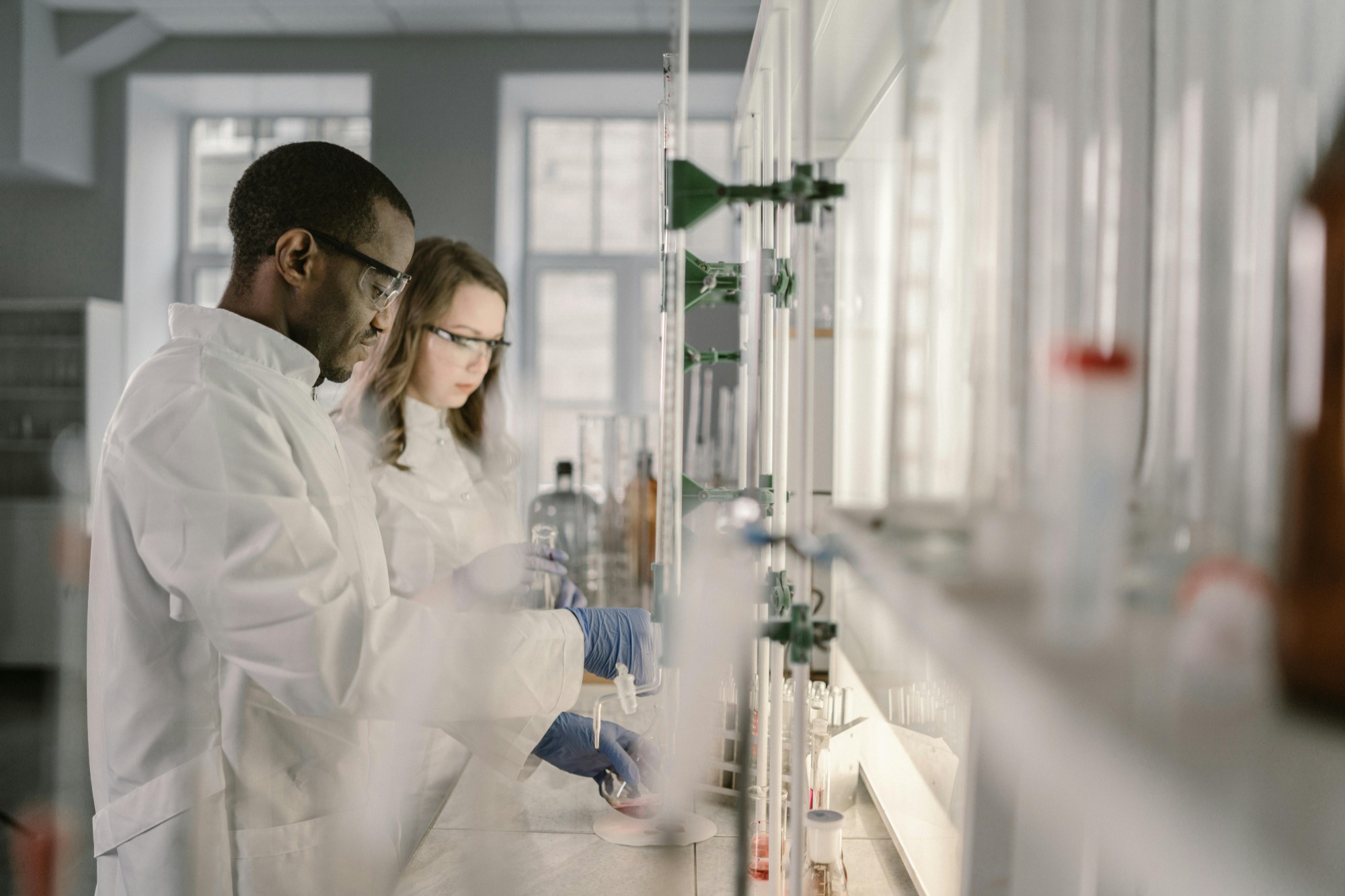 替尔泊肽：全球首款二型糖尿病与体重管理周剂新药登陆中国，降糖减重双管齐下