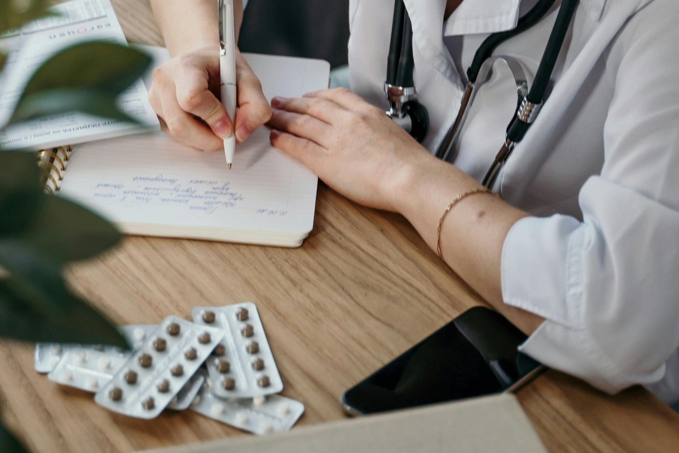 2025中国药品院内外市场深度剖析：增长密码与竞争格局揭秘