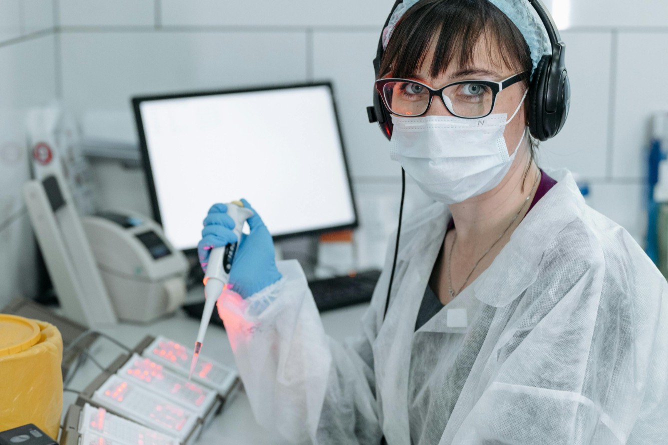 国产创新药FDA闯美盘点：8款获批，抗肿瘤药领航！呋喹替尼235.83%增速成黑马