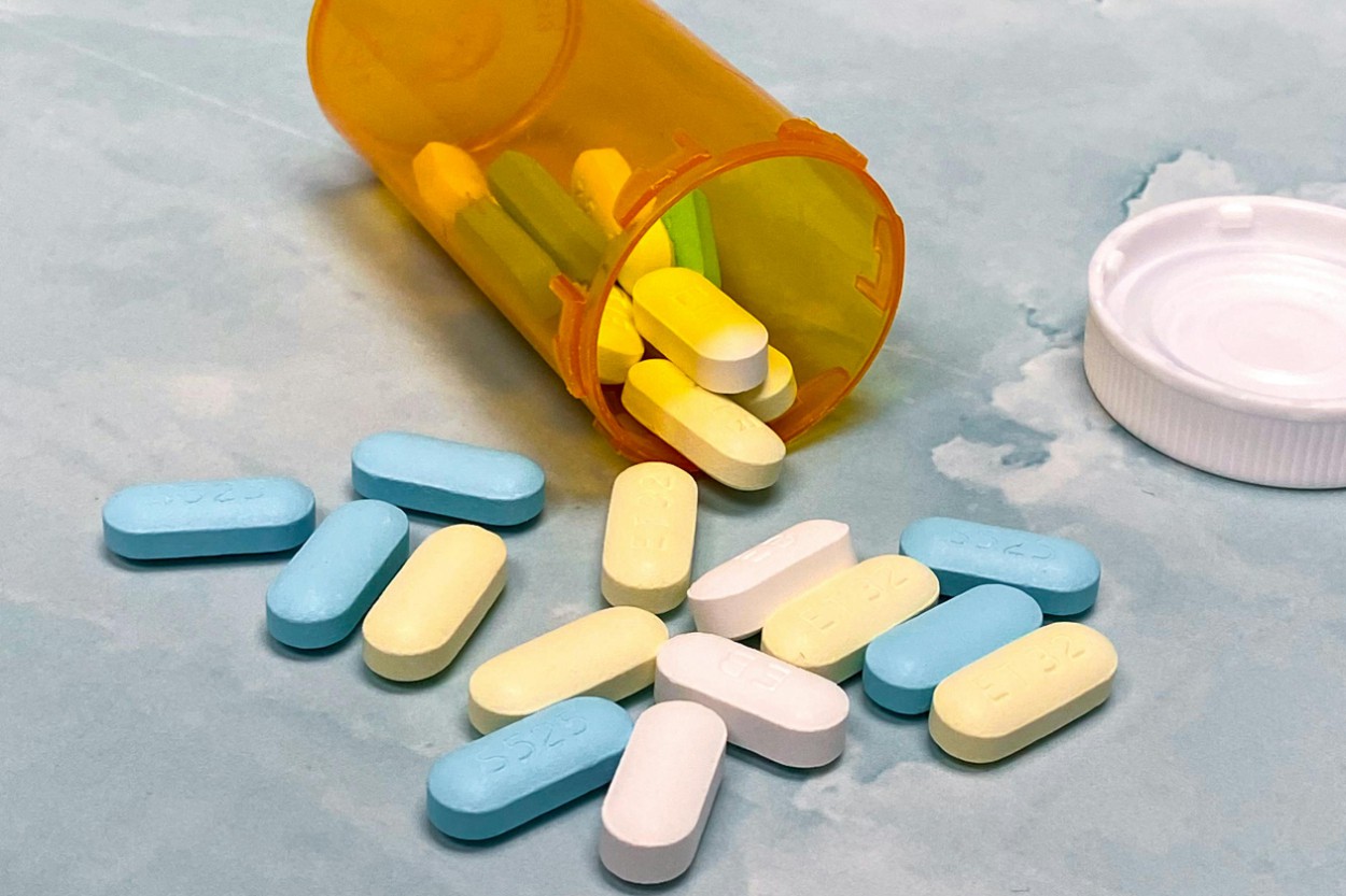 2025年4月：22家企业24款药首家过评，熊去氧胆酸口服混悬液填补治疗空白