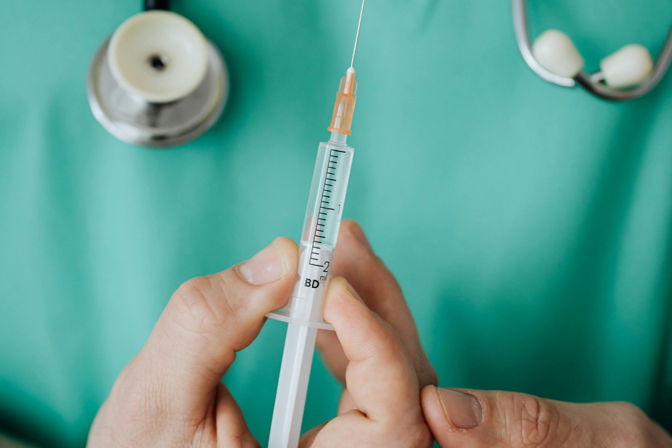 AI重塑新药研发：周期缩短75%，160+AI设计药物进入临床