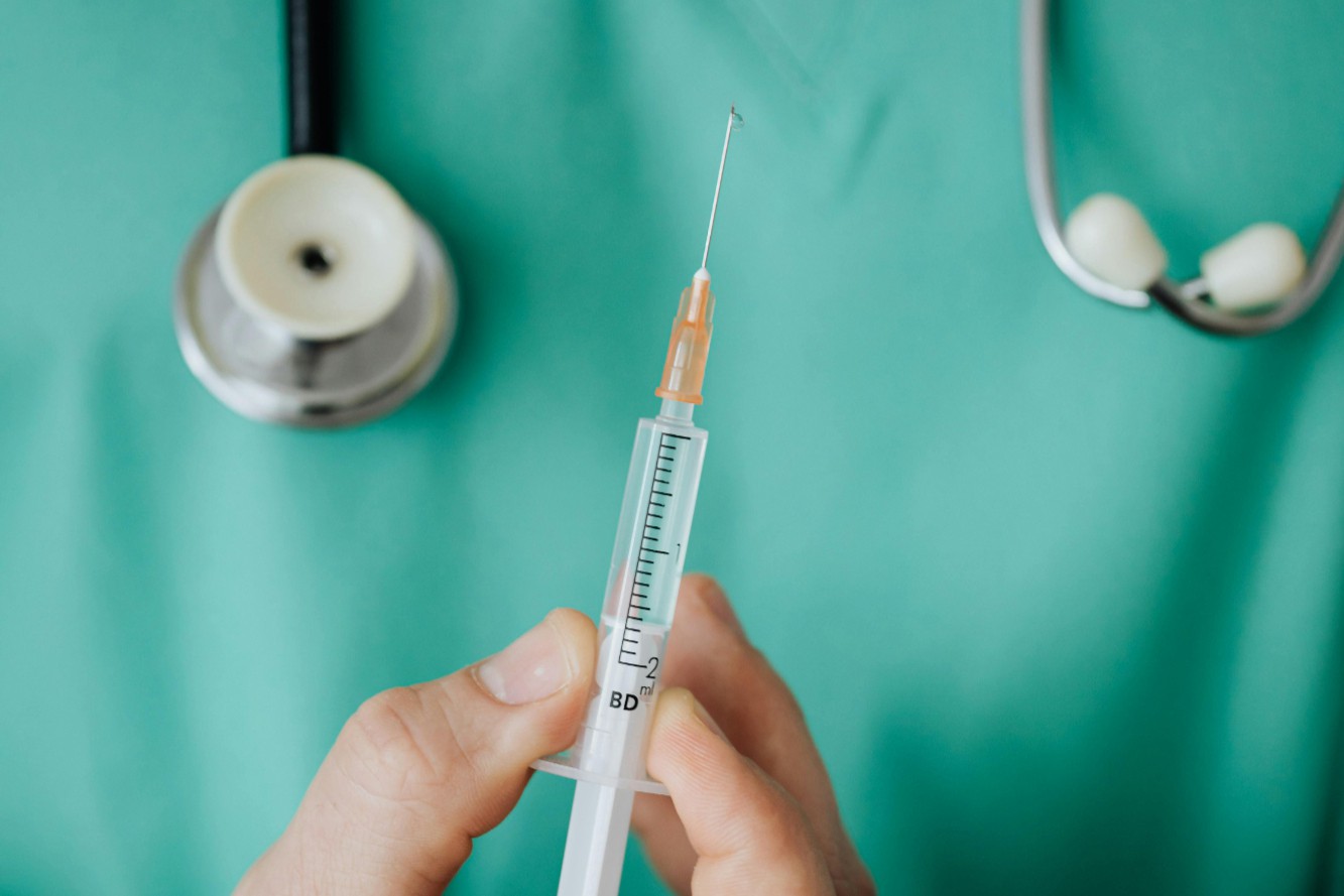 全球医药质量三大支柱：GMP、ICH与ISO体系解析