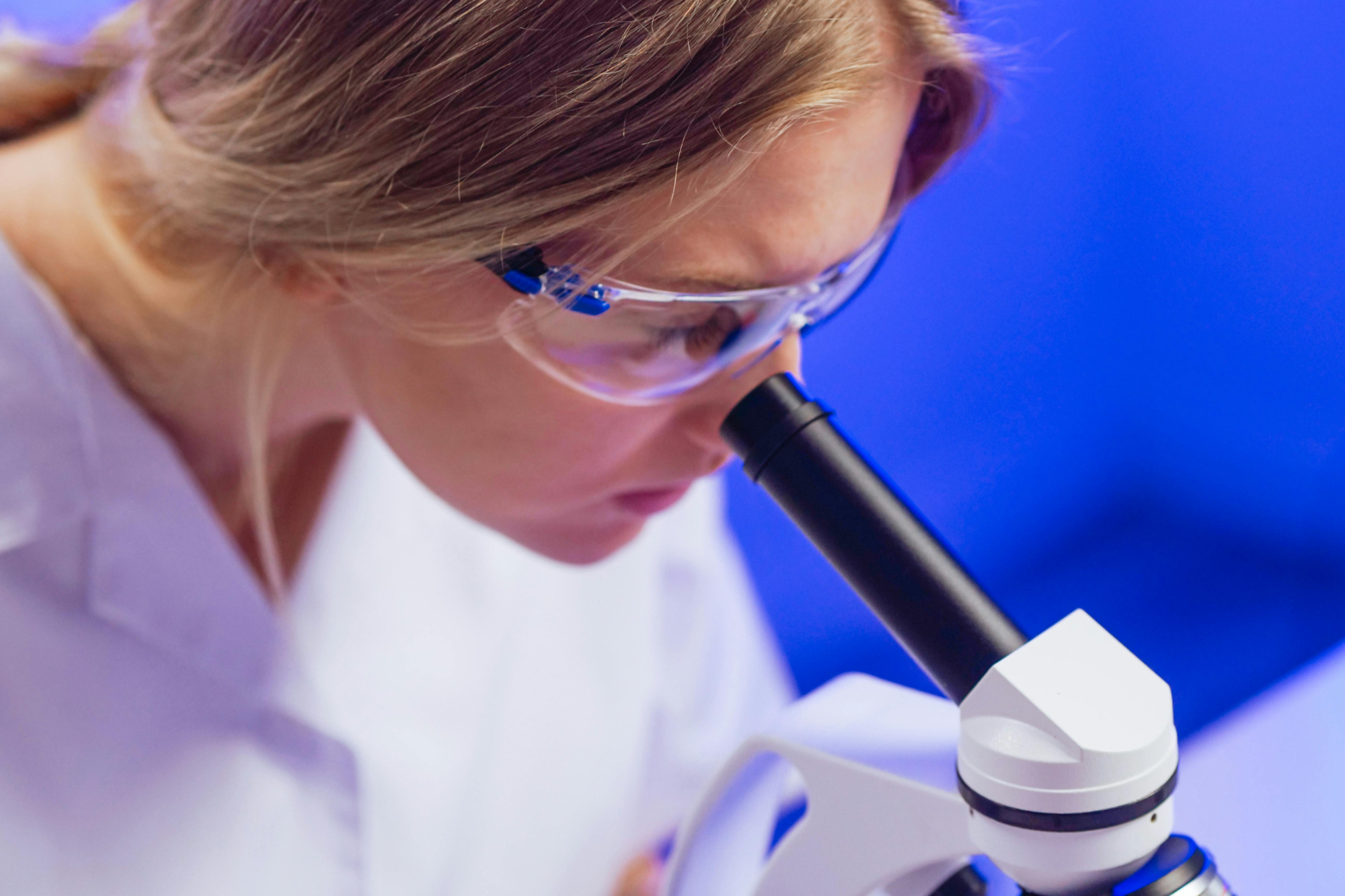 FGF21靶点引药企竞逐：MNC豪掷百亿，国内双靶三靶激动剂加速崛起