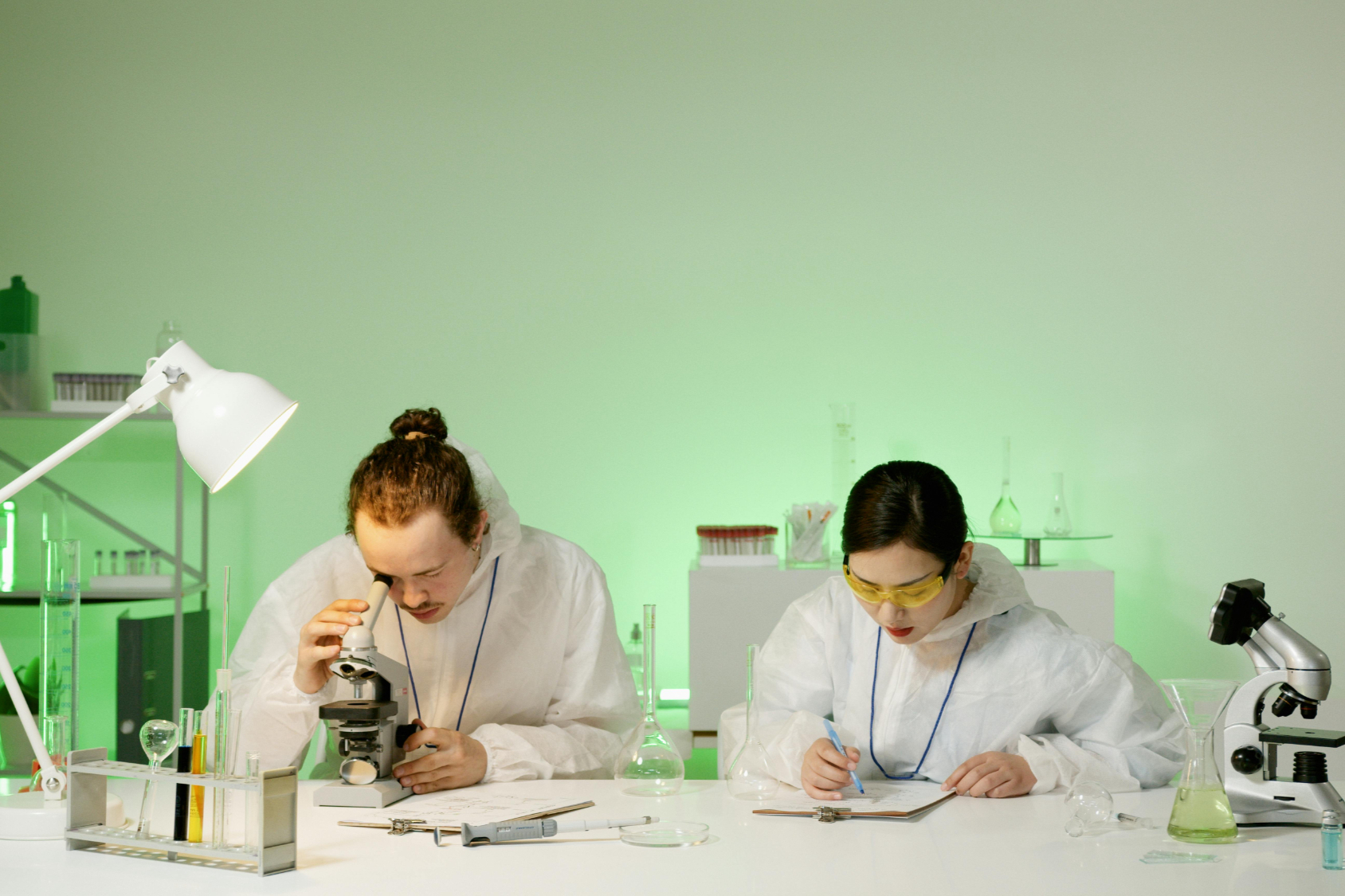 国家药监局严审：118个品种上市申请被否，13款首仿折戟！九典、东阳光药布局受挫引深思