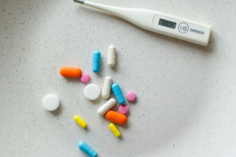 流感高发催生百亿赛道！康缘药业领跑，5款经典名方获批，金振口服液等流感“明星”药表现亮眼