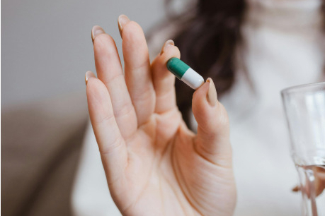 恒瑞医药1类新药「富马酸立康可泮胶囊」上市申请获受理，靶向补体B因子助力PNH治疗