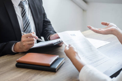 先声药业与勃林格殷格翰携手：合作开发SIM0709双抗剑指IBD治疗，超46亿美元自研创新布局！